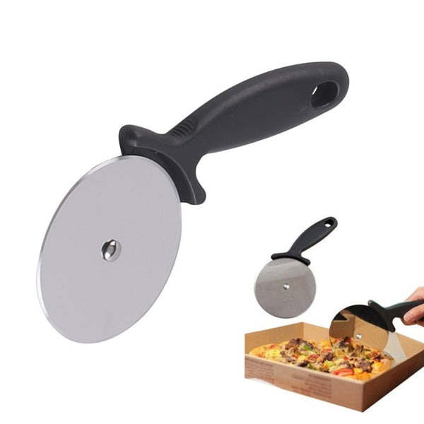 Pizza roller - pizza cutter without effort