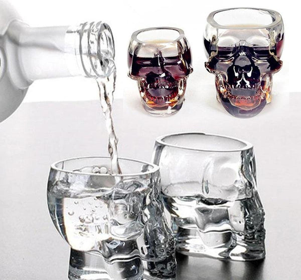 Glas in Totenkopf-Form